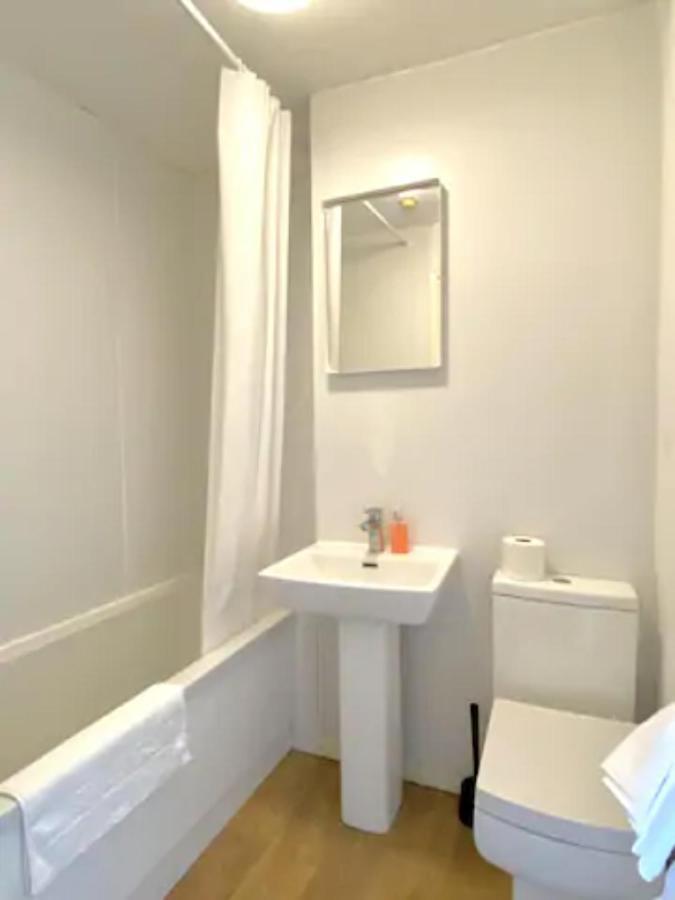 Conveniently Situated 1Bed Apt In Stretford Apartment Manchester Ngoại thất bức ảnh